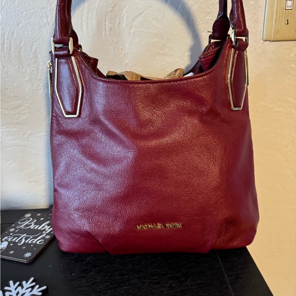 EUC Michael Kors Vanessa medium leather shoulder tote bag in a burgundy - Picture 4 of 17